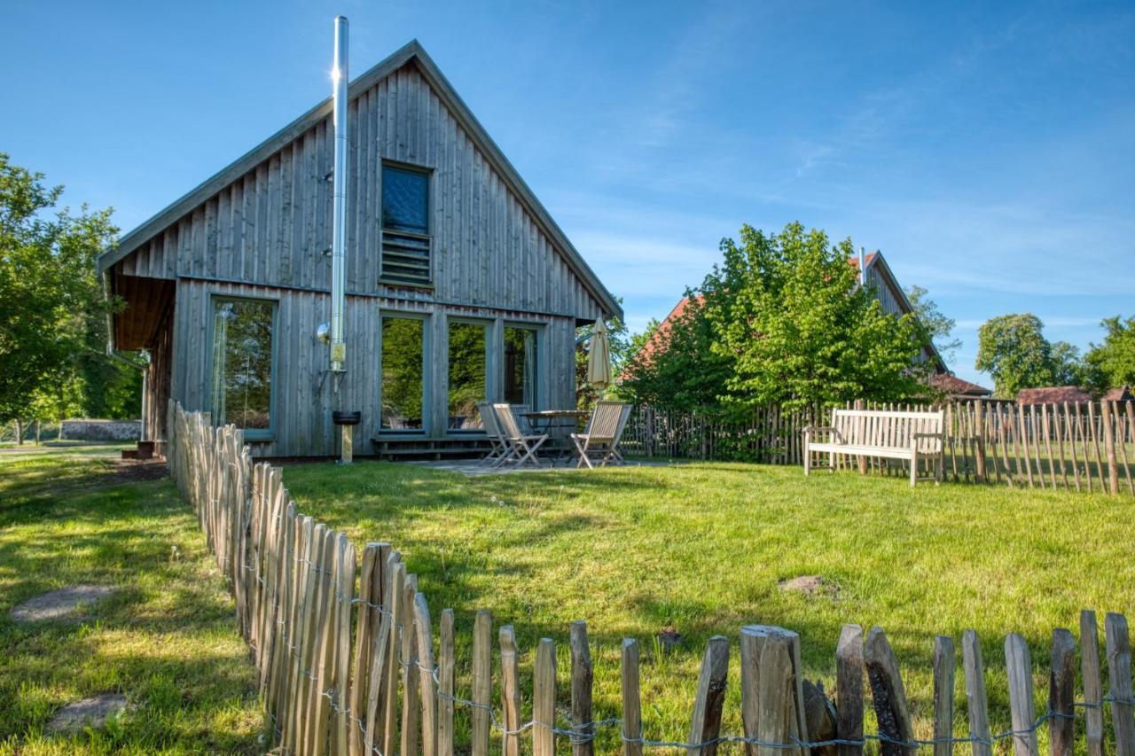 Traumhaff Kuestenchalets - Einzigartige Chalets An Der Ostsee. Ganz Aus Laerchenholz Mit Kamin Und Sauna Vogelsang-Warsin Eksteriør bilde