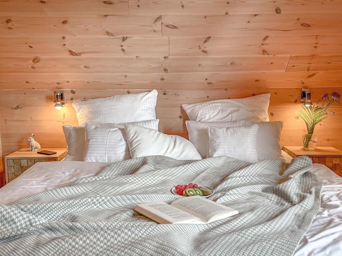 Traumhaff Kuestenchalets - Einzigartige Chalets An Der Ostsee. Ganz Aus Laerchenholz Mit Kamin Und Sauna Vogelsang-Warsin Eksteriør bilde